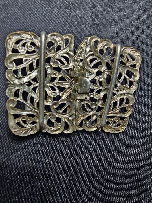 Уникальное колье с кубическим цирконием на шнурке