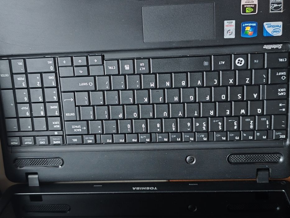 Toshiba Satellite C 660-1 X 8