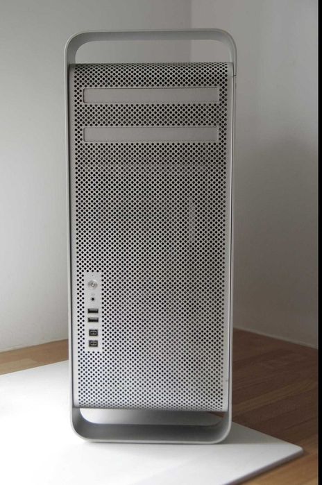Apple Mac Pro "Eight Core" 2.4 GHz - stan b. dobry –