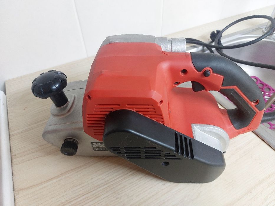 Szlifierka taśmowa Makita M9400
