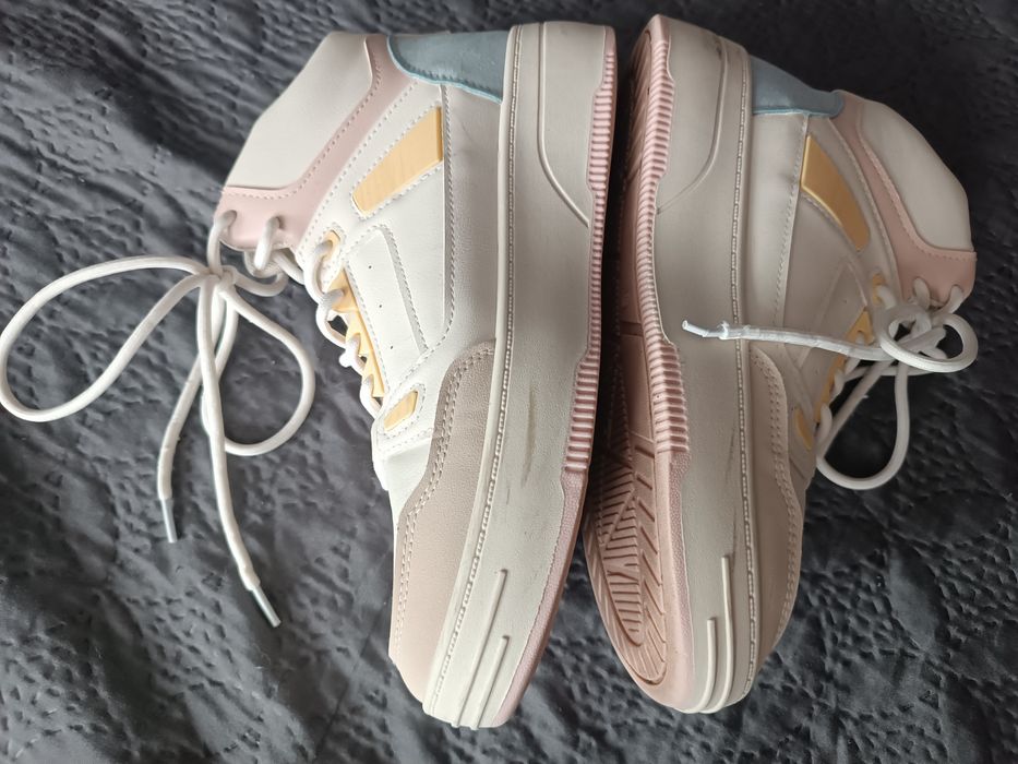Adidasy wyższe 39