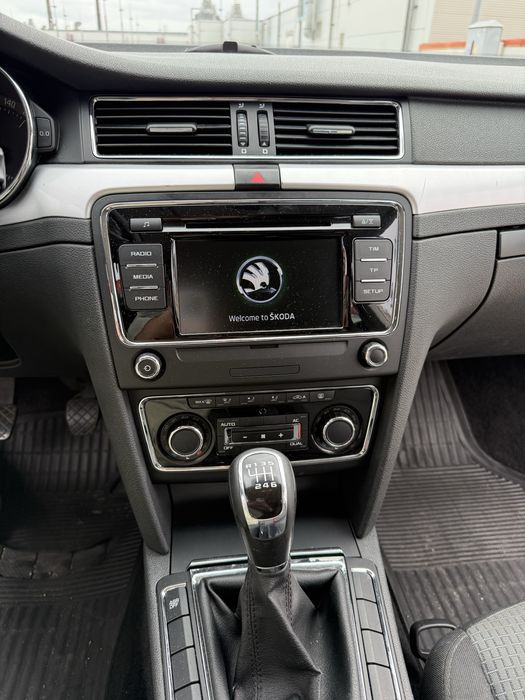 SKODA SUPERB 2012 (флагман, вище клас за OCTAVIA)