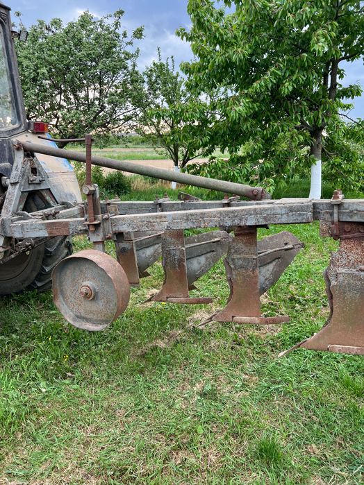 Плуг  4х25 корпусний