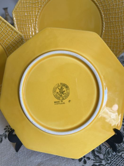 Conjunto de Pratos Bordallo Pinheiro – Amarelo (Coleção Oitavada)