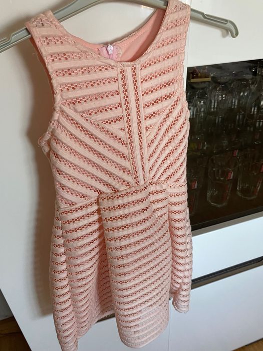 Ażurowa sukienka dla dziewczynki