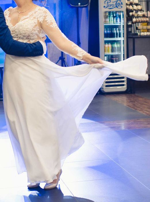 Zwiewna suknia ślubna