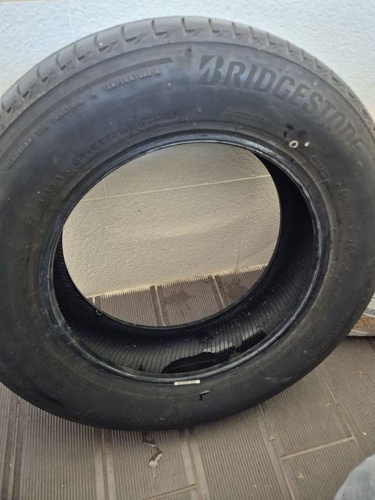 Pneu Brigestone Turanza 185/65/R15 semi novo