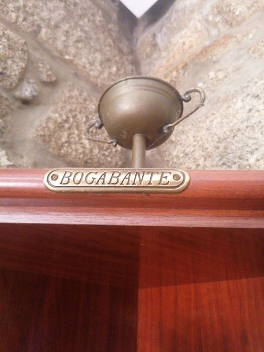 Movel de canto em madeira