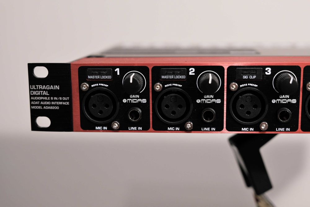 Behringer ADA8200