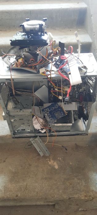 Монитор Philips и системный блок запчасти