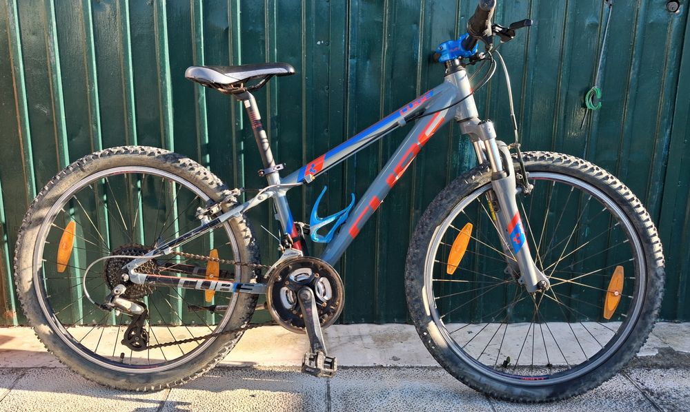 Bicicleta Cube 24" aceito retoma