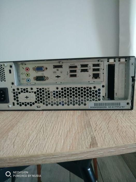 PC Lenovo com monitor HP