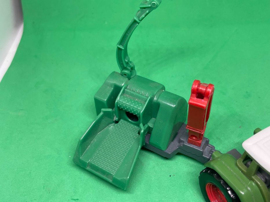 Siku traktor Fendt plus rębak 1 87