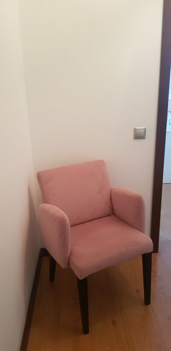 Cadeirão de cor rosa
