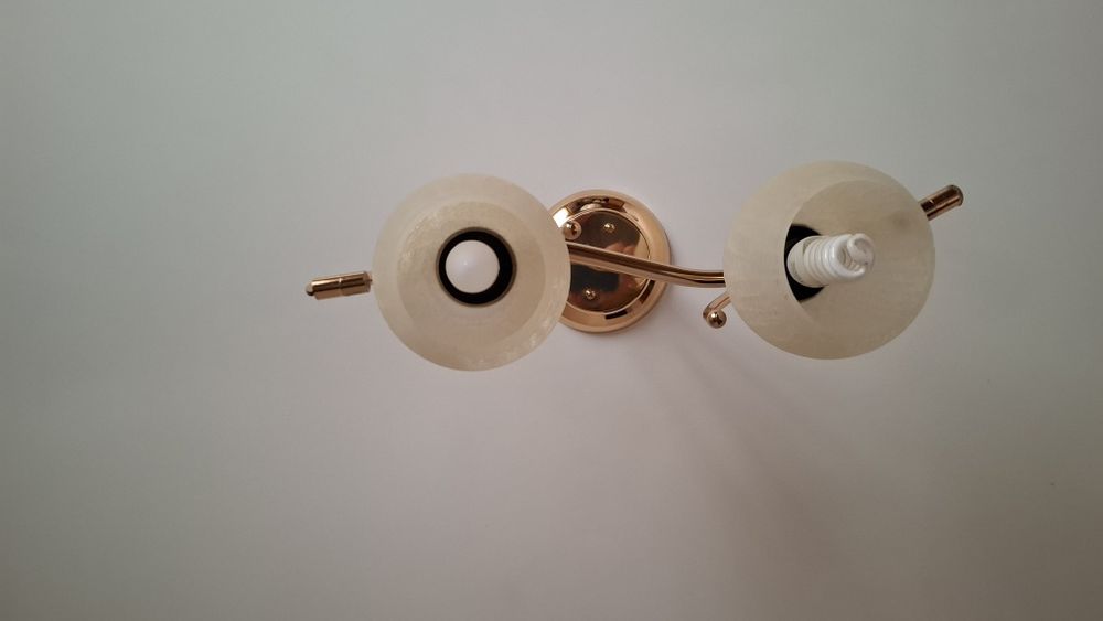 Продам нову стельову люстру.