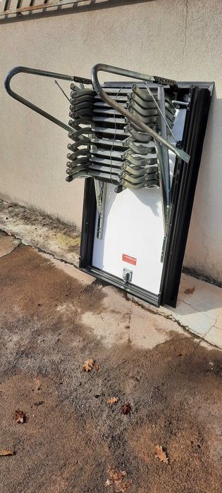 Escada para sótão retrátil manual