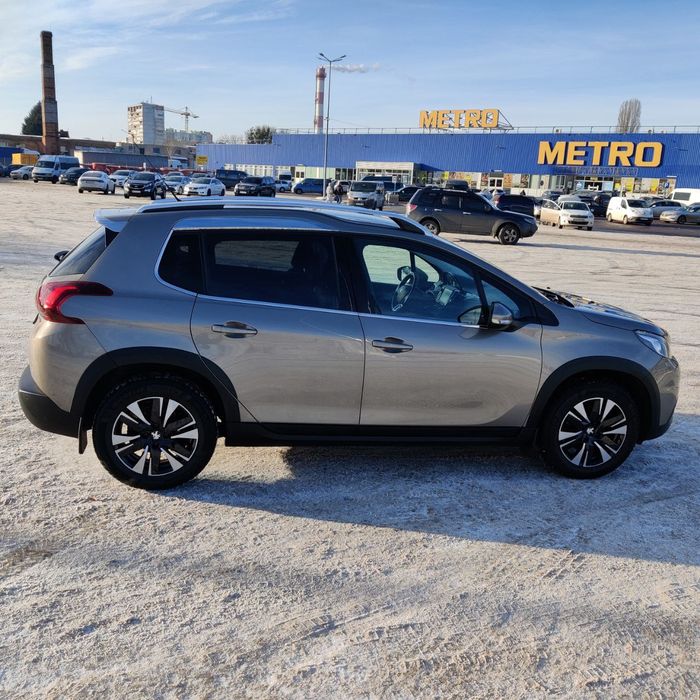Продам Peugeot 2008, 2017 року з панорамою