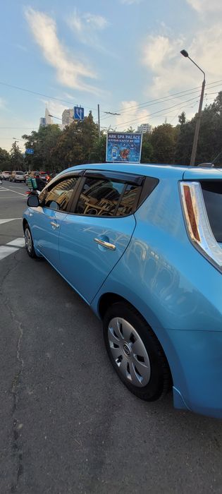 Продам автомобиль Nissan Leaf Ниссан Лиф blue голубой 10/12
