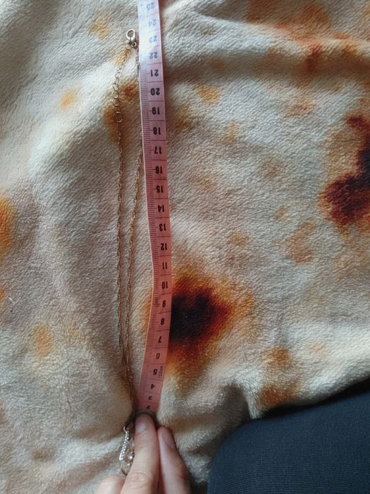 Złoty wisiorek z kryształem