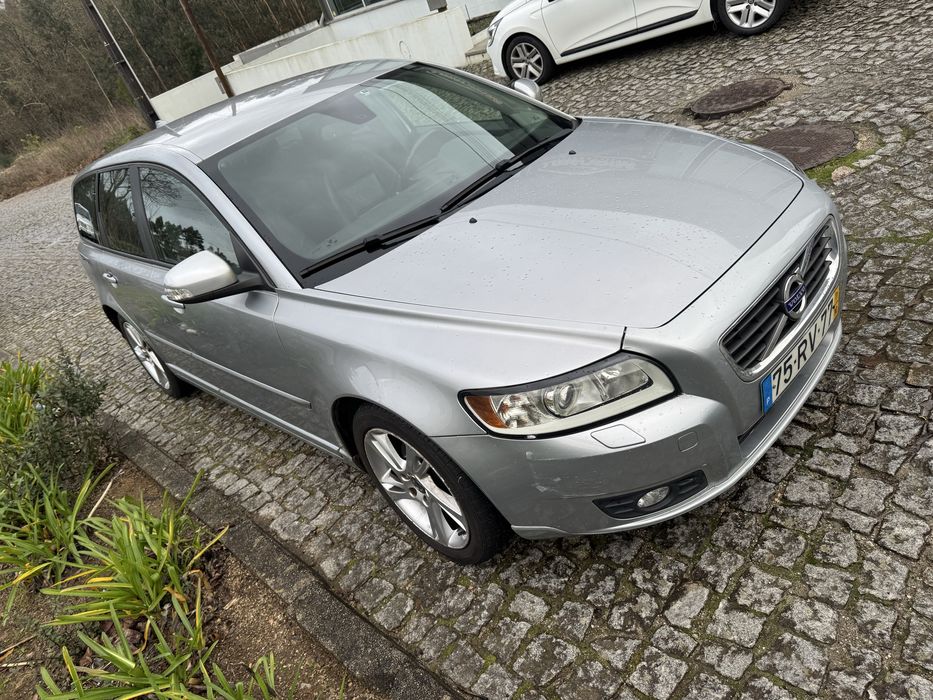 Volvo v50   2011