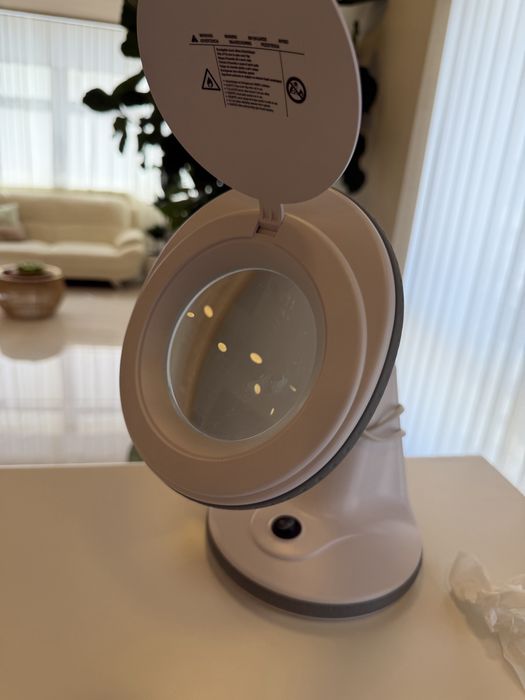 Lupa LED com suporte – como nova