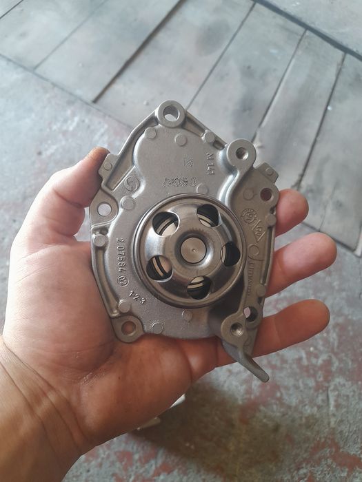 Помпа водяная .Виваро-трафик 1.9