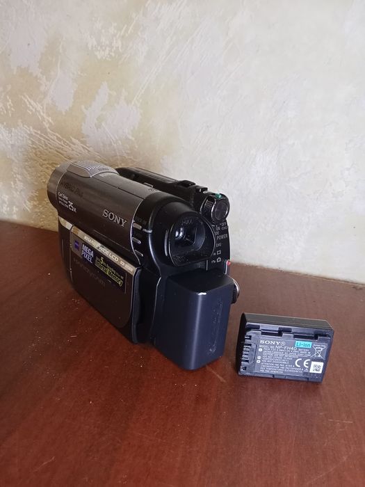 Видеокамера SONY HANDYCAM hybrid25x