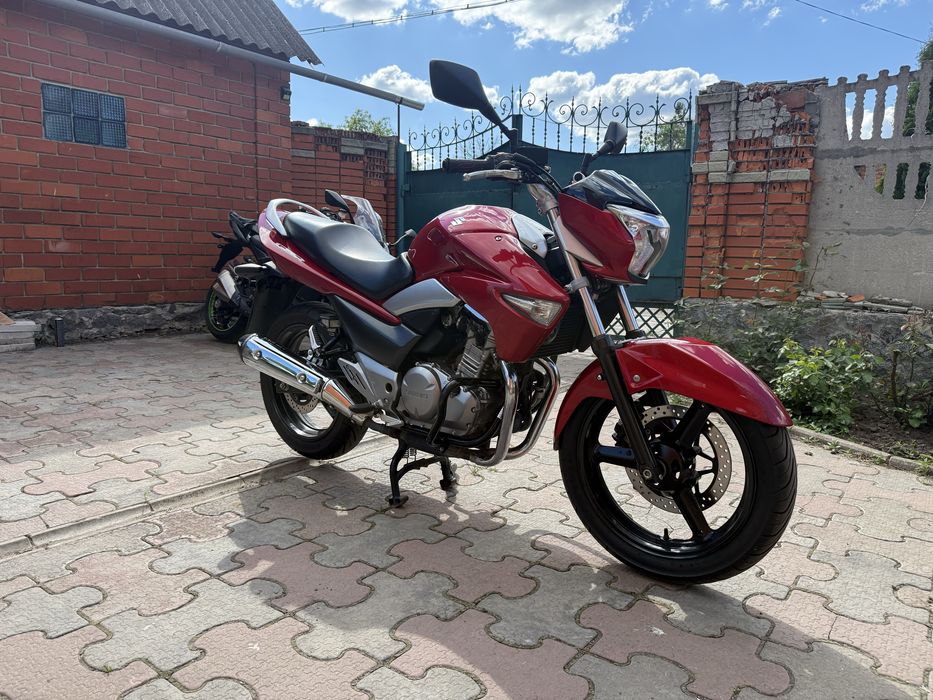 Мотоцикл Suzuki GSR250 розмитнений