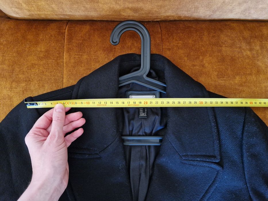 Welniany czarny plaszcz Mango 38 M zlote guziki