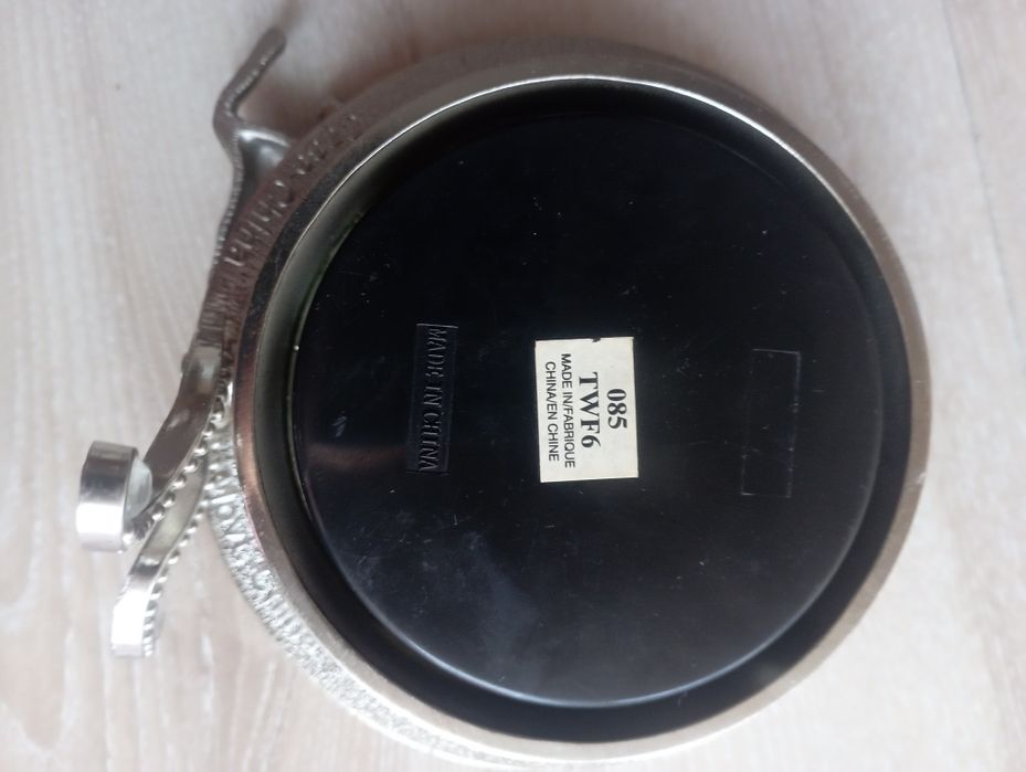 Piękny stojący zegar