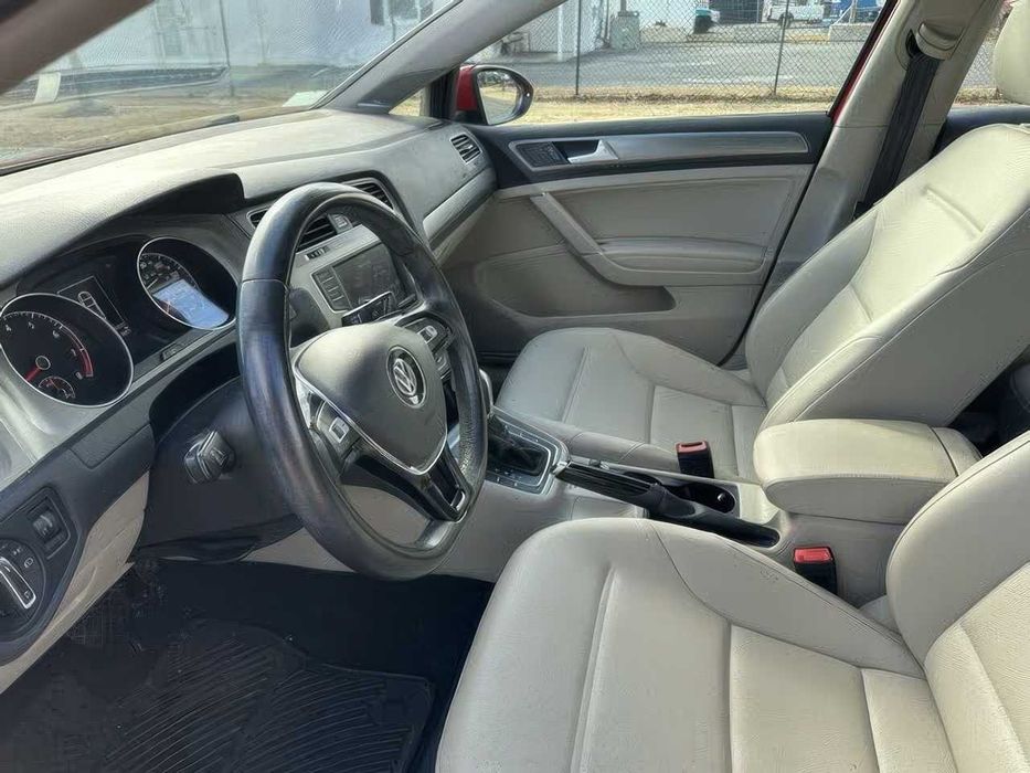 Volkswagen Golf      2017