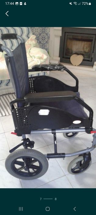 Cadeira de rodas usada