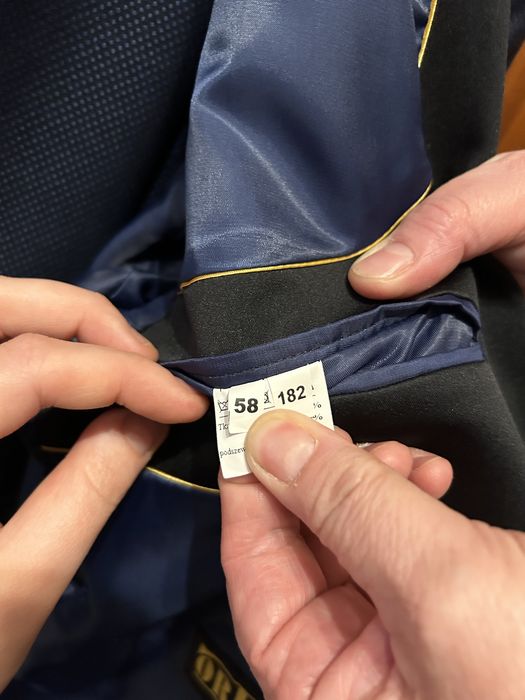 Sprzedam garnitur męski granatowy w krateczkę, ubrany tylko raz