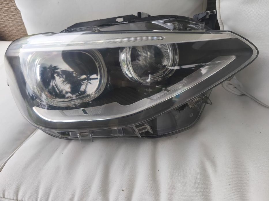 Farol direito bi-xenon BMW F20