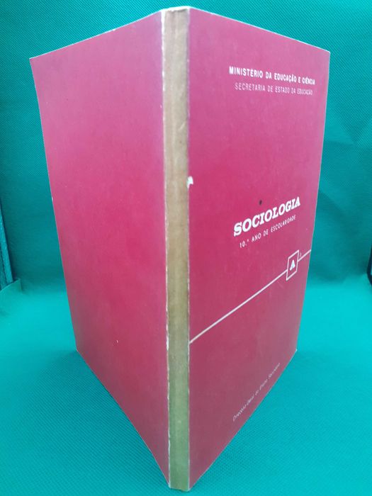 Livro - REF PCE 2 - Adriano Duarte Rodrigues - Sociologia 10° Ano