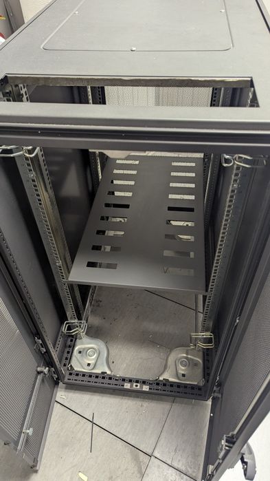 HP 22u Server Rack512123578499747841