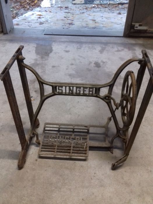 pe de maquina de costura singer 4 pes um com a maquina