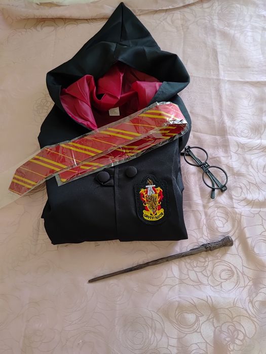 22. Strój przebranie czarodziej Gryfino Harry Potter 4 części rozmiar S