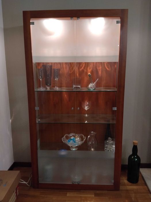 Vitrine em cerejeira