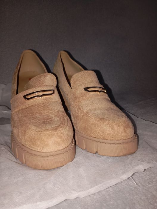 Buty damskie eleganckie mokasyny na obcasie 41