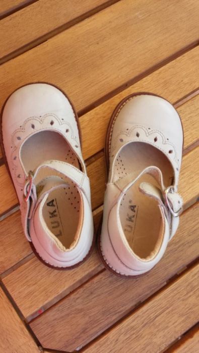 Sapatos de menina com sola de couro n.º 23