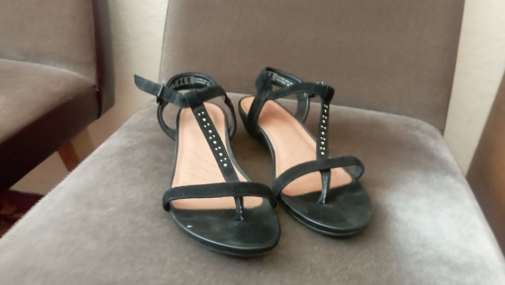 Босоніжки Clarks із натуральної замші