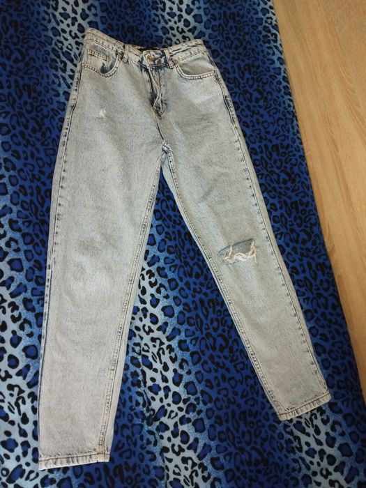 Джинси мом рвані