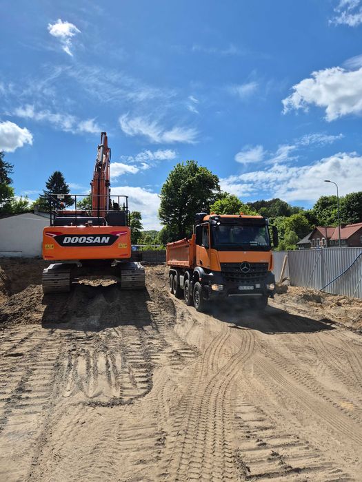 koparką prace ziemne wykopy wyburzanie