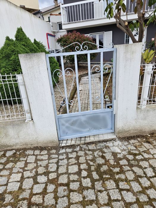 Serralharia/ serralheiro ferro e alumínio no Porto.