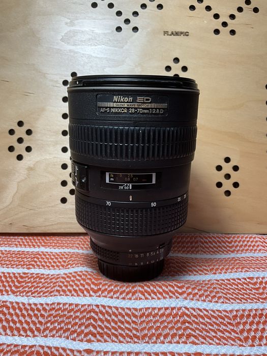 Обʼєктив Nikon 28-70mm