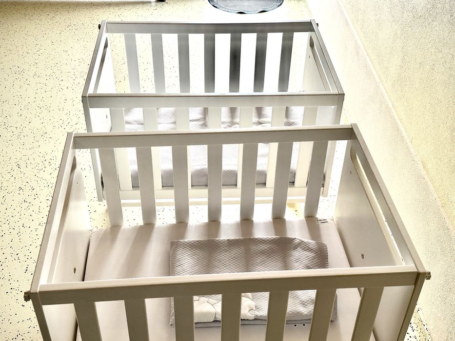 Dois Mini-Berços Micuna You & Me + Edredom e roupa de cama