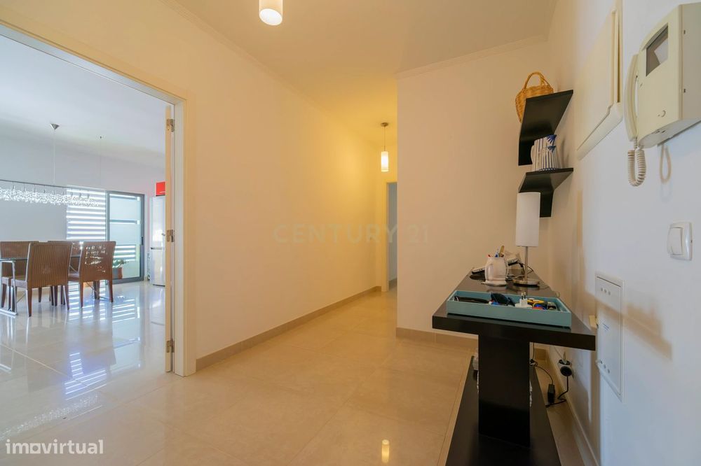 Apartamento T2 junto aos Mercados de Olhão, com elevador, garagem e ar