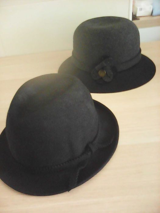 Chapéus de vários feitios em feltro  com caixa para arrumação