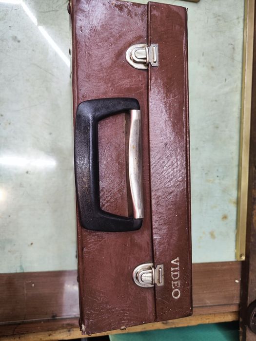 Walizka na kasety VHS z czasów PRL-u